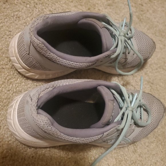 Used Sneakers - Picture 6 of 11